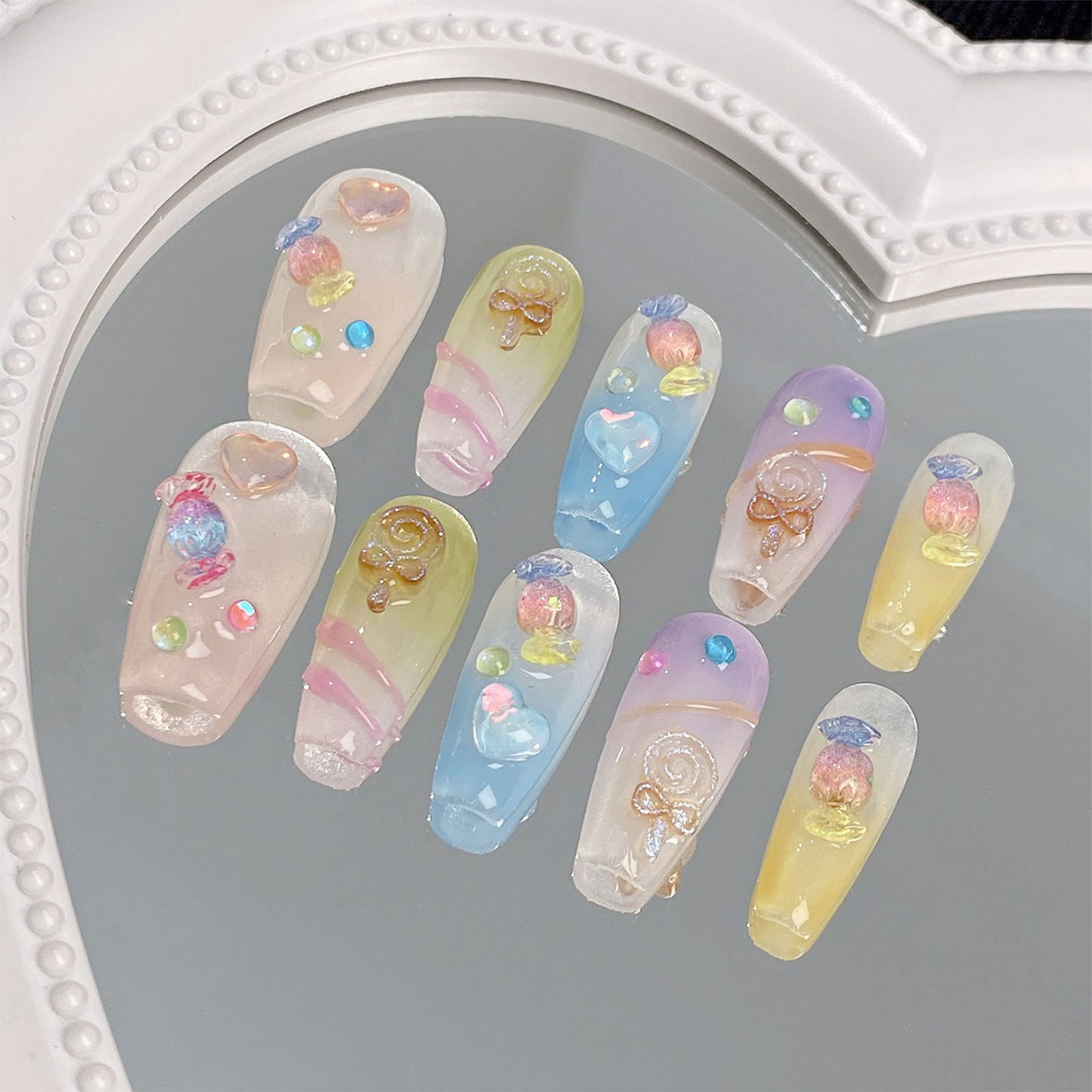 Handgemaakte pers op nagels Zo - Nail Art Press On recensie en prijs